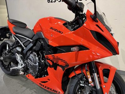 2026 Suzuki GSX-8R — photo 10 view