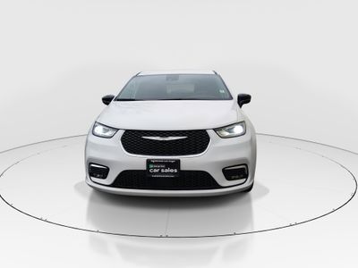 2024 Chrysler Pacifica — side profile view