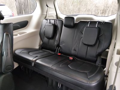2024 Chrysler Pacifica — photo 18 view