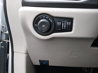 2024 Chrysler Pacifica — photo 13 view