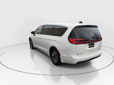 2024 Chrysler Pacifica — detail view
