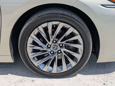 2024 Lexus ES - Photo 10