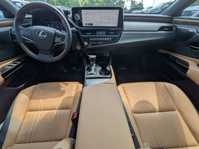 2024 Lexus ES - Photo 13