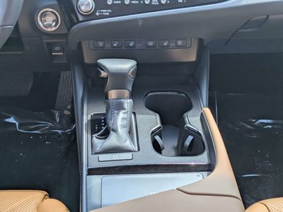 2024 Lexus ES - Photo 17