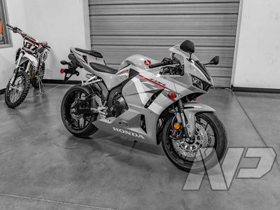 2026 Honda CBR600RR - Photo 2