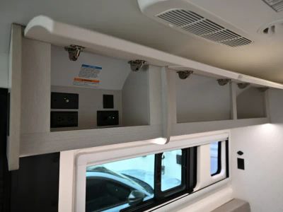 2027 Thor Motor Coach TELLARO — photo 17 view