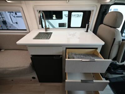 2027 Thor Motor Coach TELLARO — photo 8 view