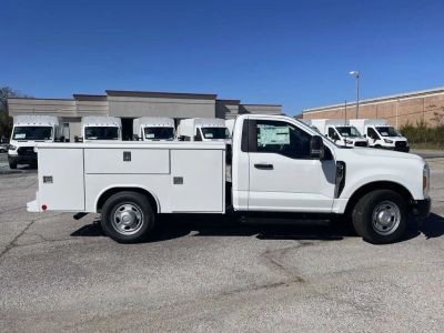 2025 Ford Chassis Cab — side profile view