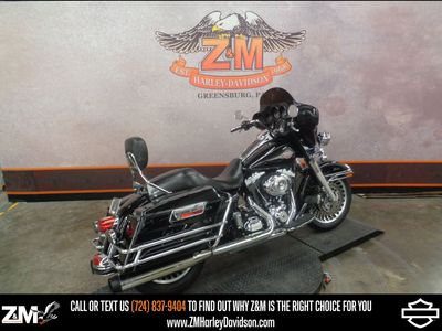 2013 Harley-Davidson Electra Glide Classic — engine compartment view
