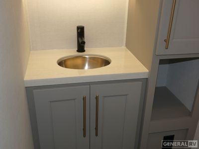 2025 Alliance RV Paradigm — photo 11 view
