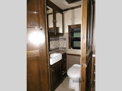 2018 Tiffin Motorhomes Phaeton - Photo 18