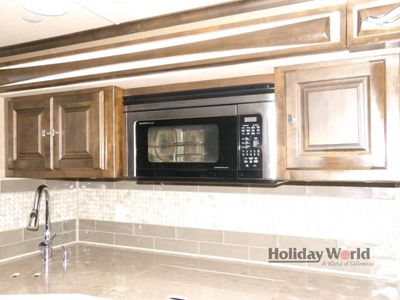 2018 Tiffin Motorhomes Phaeton - Photo 17