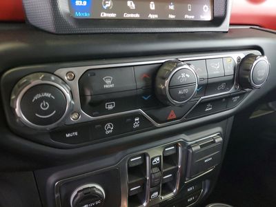 2023 Jeep Wrangler — photo 27 view