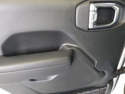 2023 Jeep Wrangler — photo 13 view