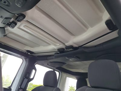 2023 Jeep Wrangler — photo 20 view