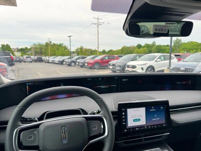 2026 Lincoln Nautilus — side profile view