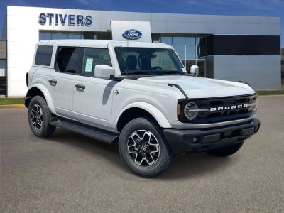 2026 Ford Bronco Outer Banks in Avalanche — front three-quarter view