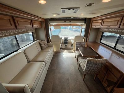2016 Winnebago Vista LX — photo 16 view