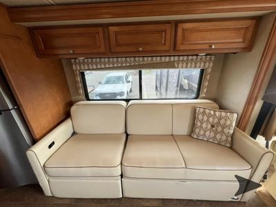 2016 Winnebago Vista LX — photo 10 view
