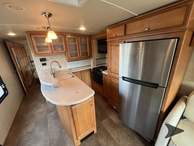 2016 Winnebago Vista LX — photo 13 view