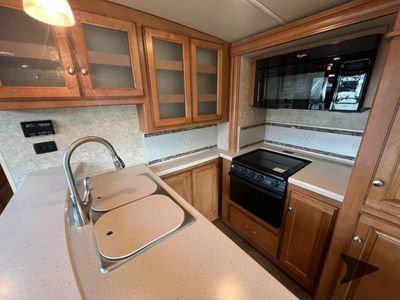 2016 Winnebago Vista LX — photo 17 view