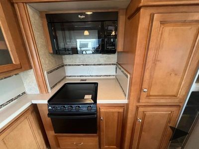 2016 Winnebago Vista LX — photo 15 view