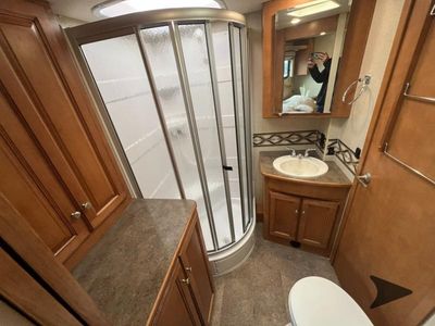 2016 Winnebago Vista LX — photo 24 view