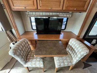 2016 Winnebago Vista LX — photo 21 view