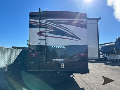 2016 Winnebago Vista LX — detail view