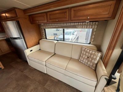 2016 Winnebago Vista LX — photo 11 view