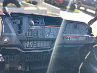 2025 Honda Pioneer 1000-6 Deluxe Crew — photo 13 view
