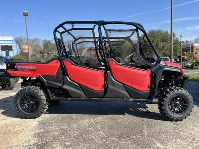 2025 Honda Pioneer 1000-6 Deluxe Crew — photo 8 view