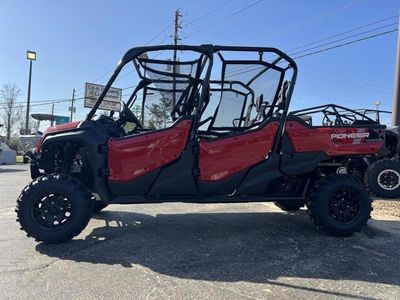 2025 Honda Pioneer 1000-6 Deluxe Crew — photo 7 view