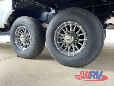 2025 Forest River RV Sabre - Photo 7