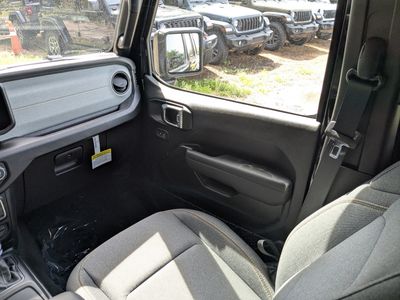 2026 Jeep Wrangler — photo 17 view