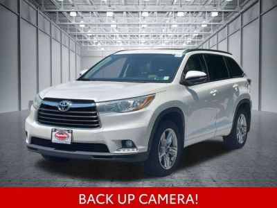 2016 Toyota Highlander — interior view