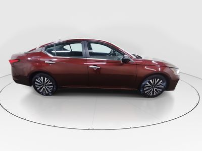 2024 Nissan Altima — photo 8 view