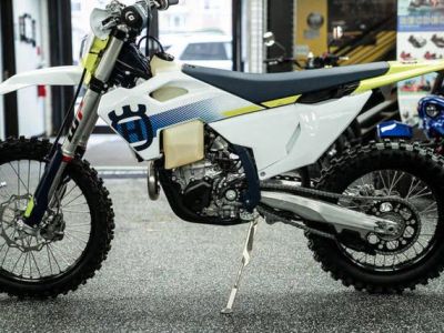 2024 Husqvarna® FE 501w — front three-quarter view