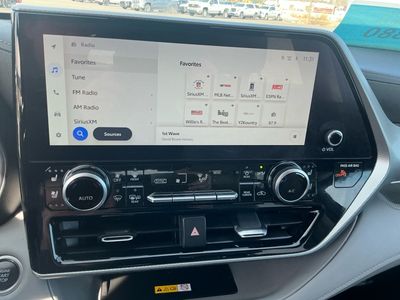 2024 Toyota Highlander — photo 11 view
