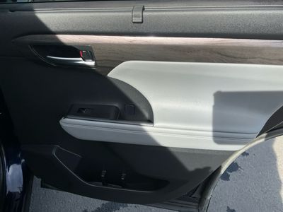2024 Toyota Highlander — photo 19 view