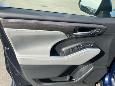 2024 Toyota Highlander — photo 15 view