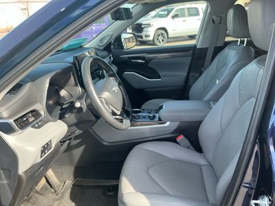 2024 Toyota Highlander — photo 9 view