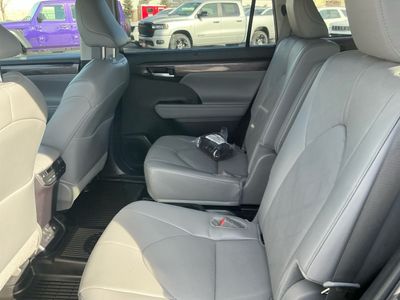 2024 Toyota Highlander — photo 16 view