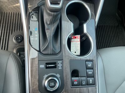 2024 Toyota Highlander — photo 12 view