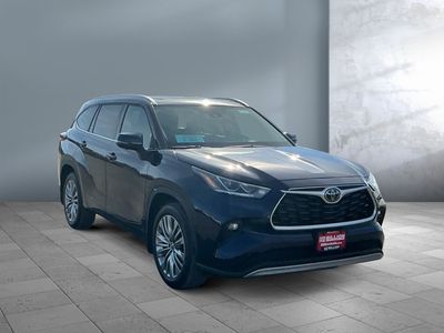 2024 Toyota Highlander — photo 8 view
