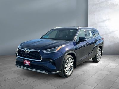 2024 Toyota Highlander — front three-quarter view
