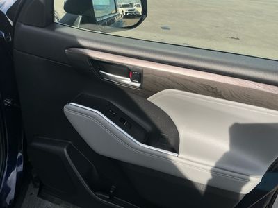 2024 Toyota Highlander — photo 21 view