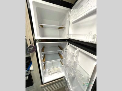 2025 Coachmen RV Catalina Legacy - Photo 31