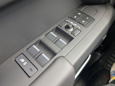 2026 Land Rover Defender 130 - Photo 23