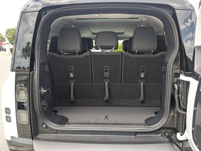 2026 Land Rover Defender 130 - Photo 11